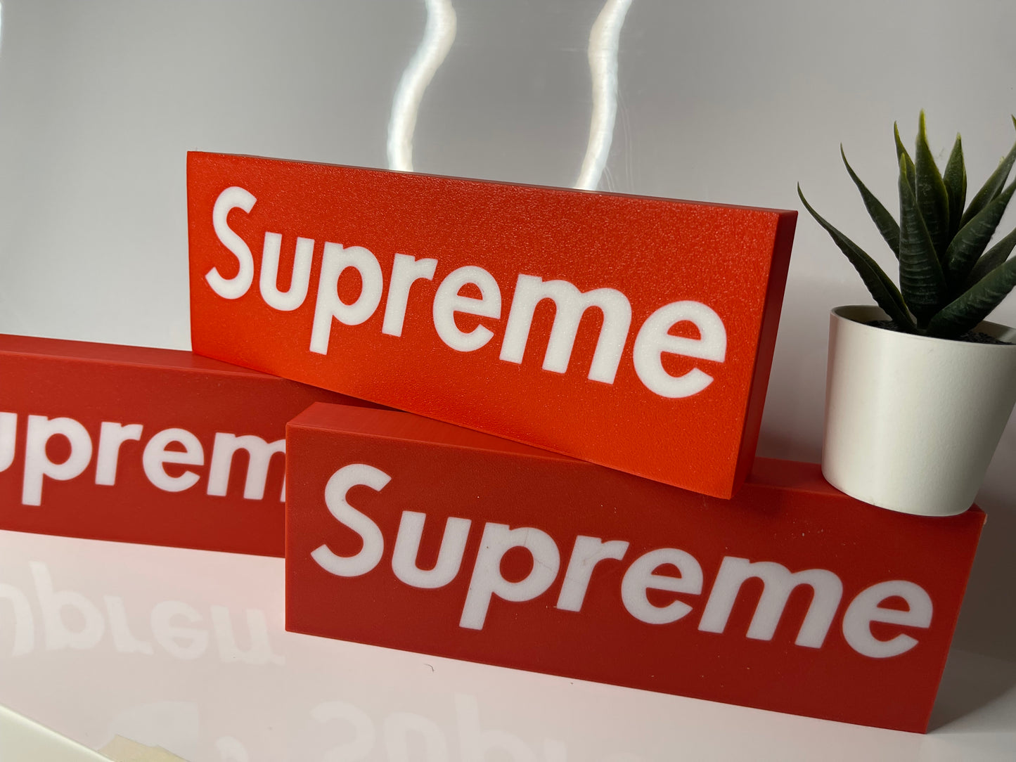 Supreme Logo/Lightbox