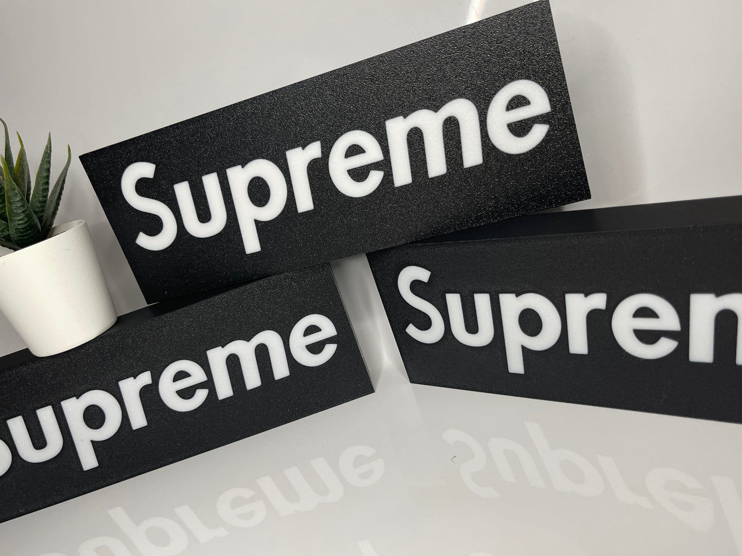 Supreme Logo/Lightbox