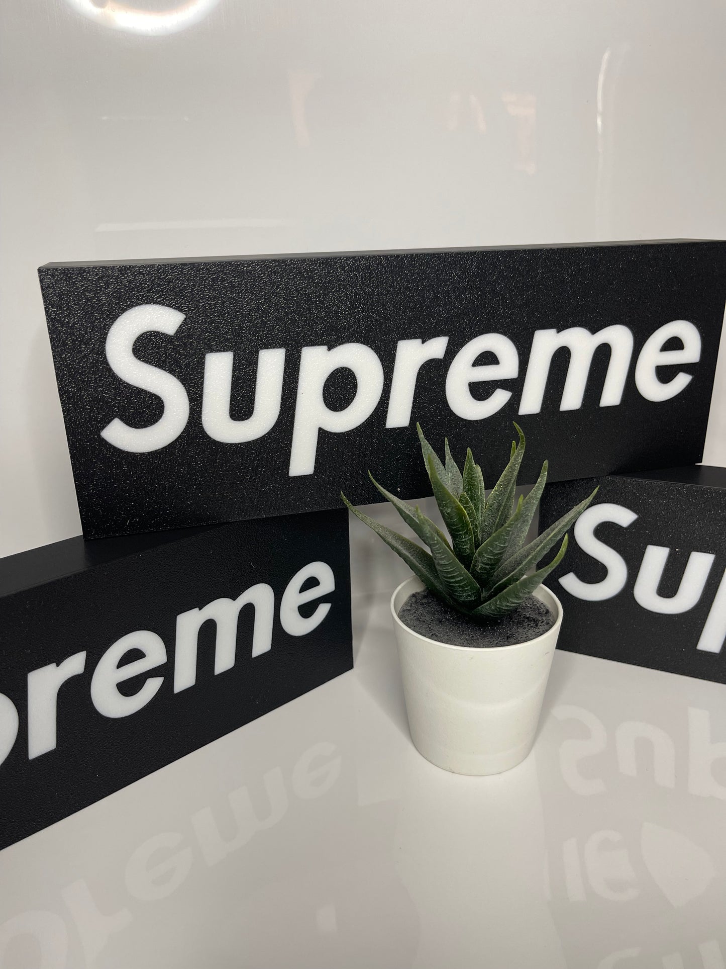 Supreme Logo/Lightbox